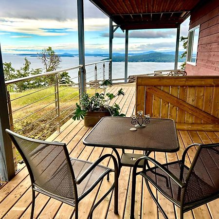 Shangri-La Oceanfront Vacation Home Bedwell Harbour Exterior photo