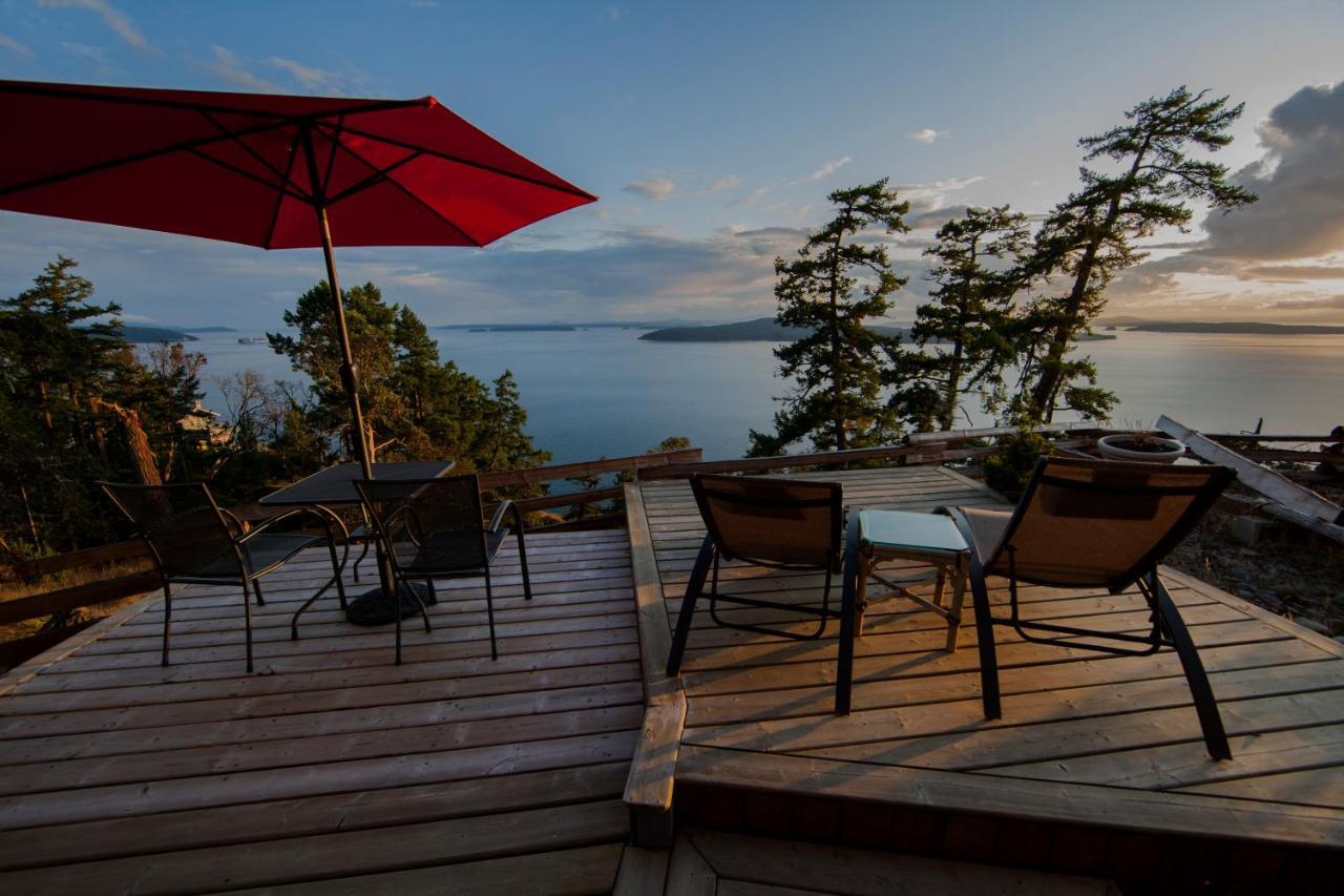 Shangri-La Oceanfront Vacation Home Bedwell Harbour Exterior photo