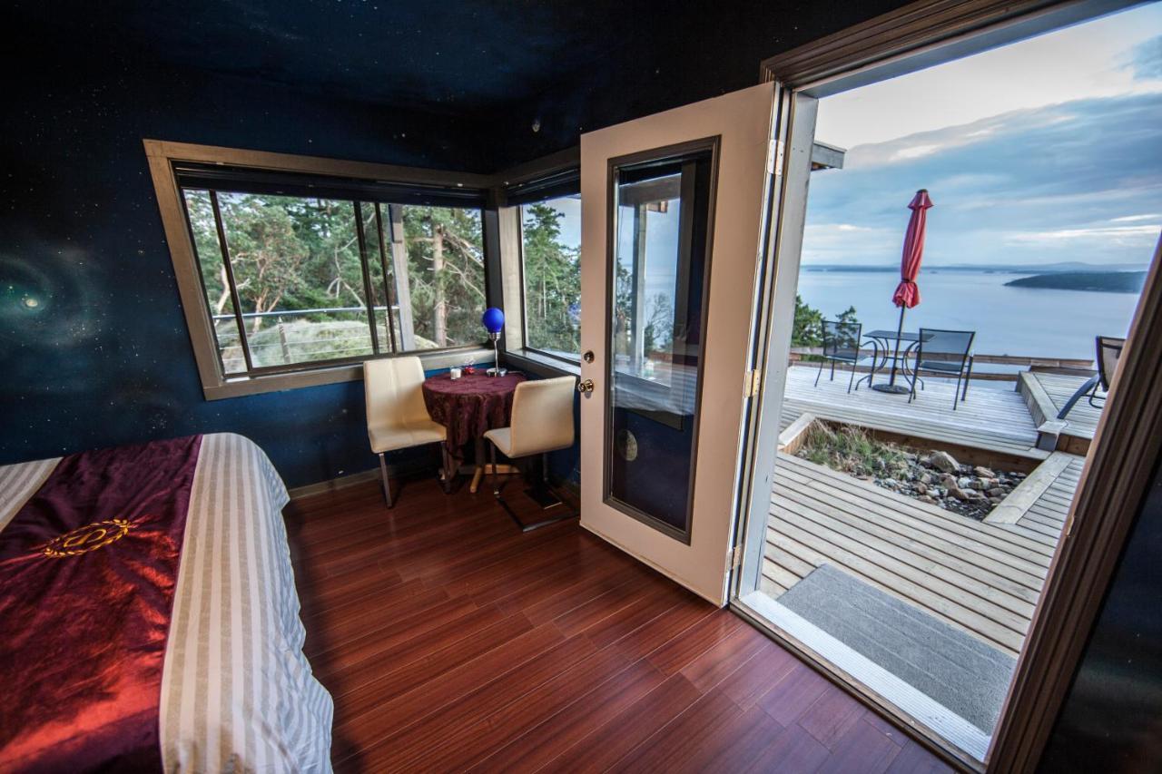Shangri-La Oceanfront Vacation Home Bedwell Harbour Exterior photo