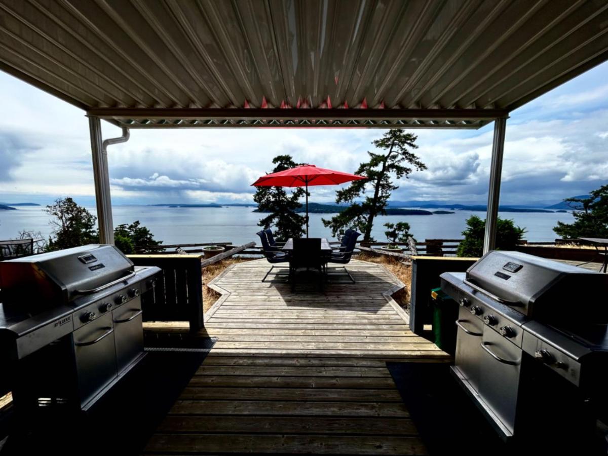 Shangri-La Oceanfront Vacation Home Bedwell Harbour Exterior photo