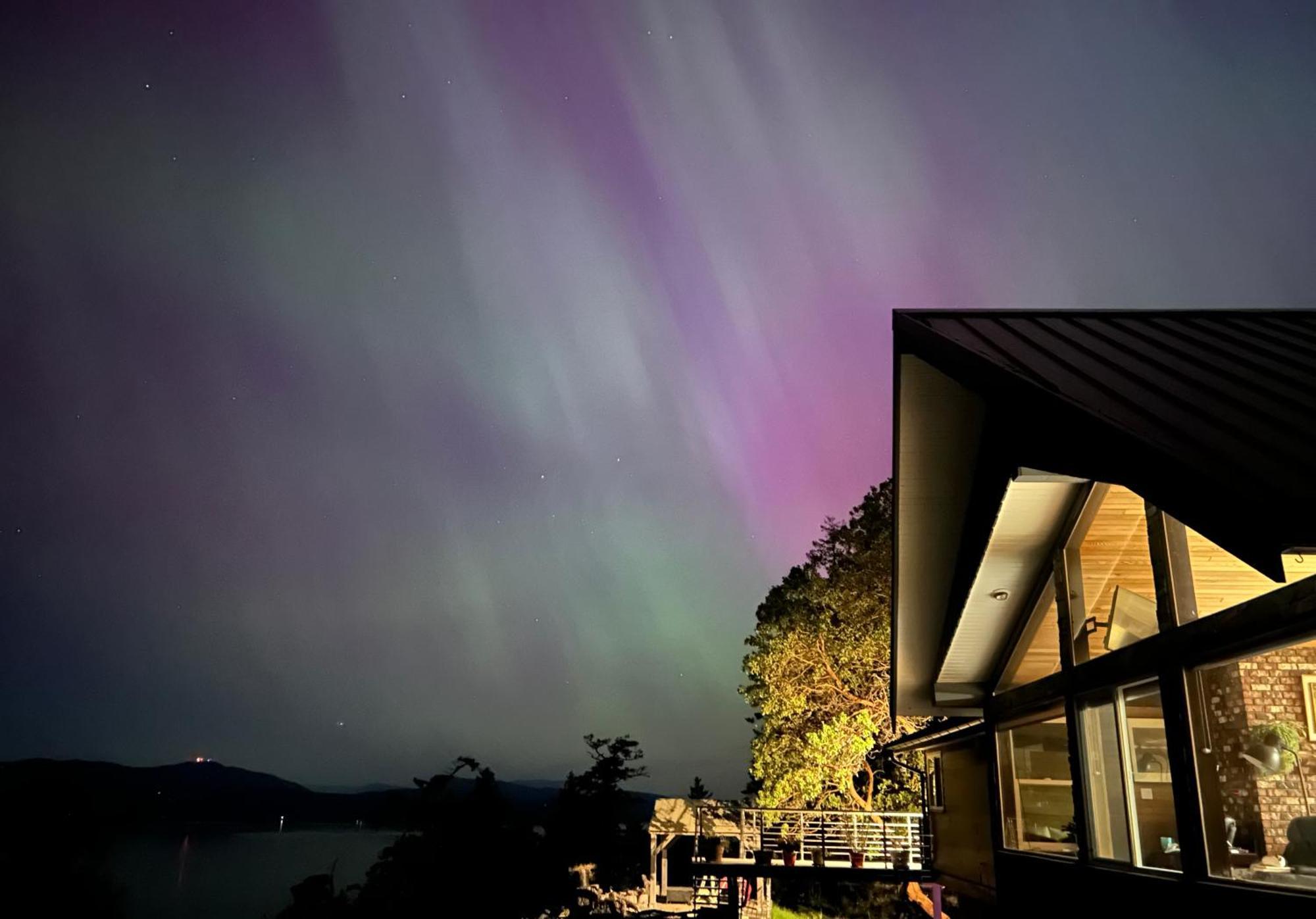 Shangri-La Oceanfront Vacation Home Bedwell Harbour Exterior photo